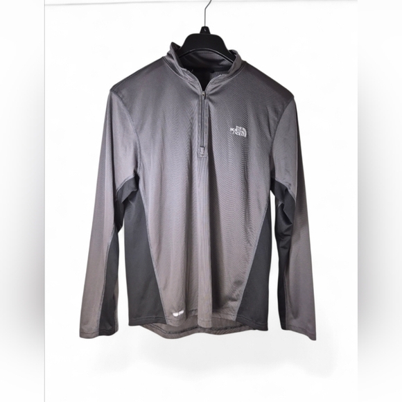 The North Face Gray & Black UltraWick Light 1/4 Zip Long Sleeve Top Size Medium - Picture 8 of 8